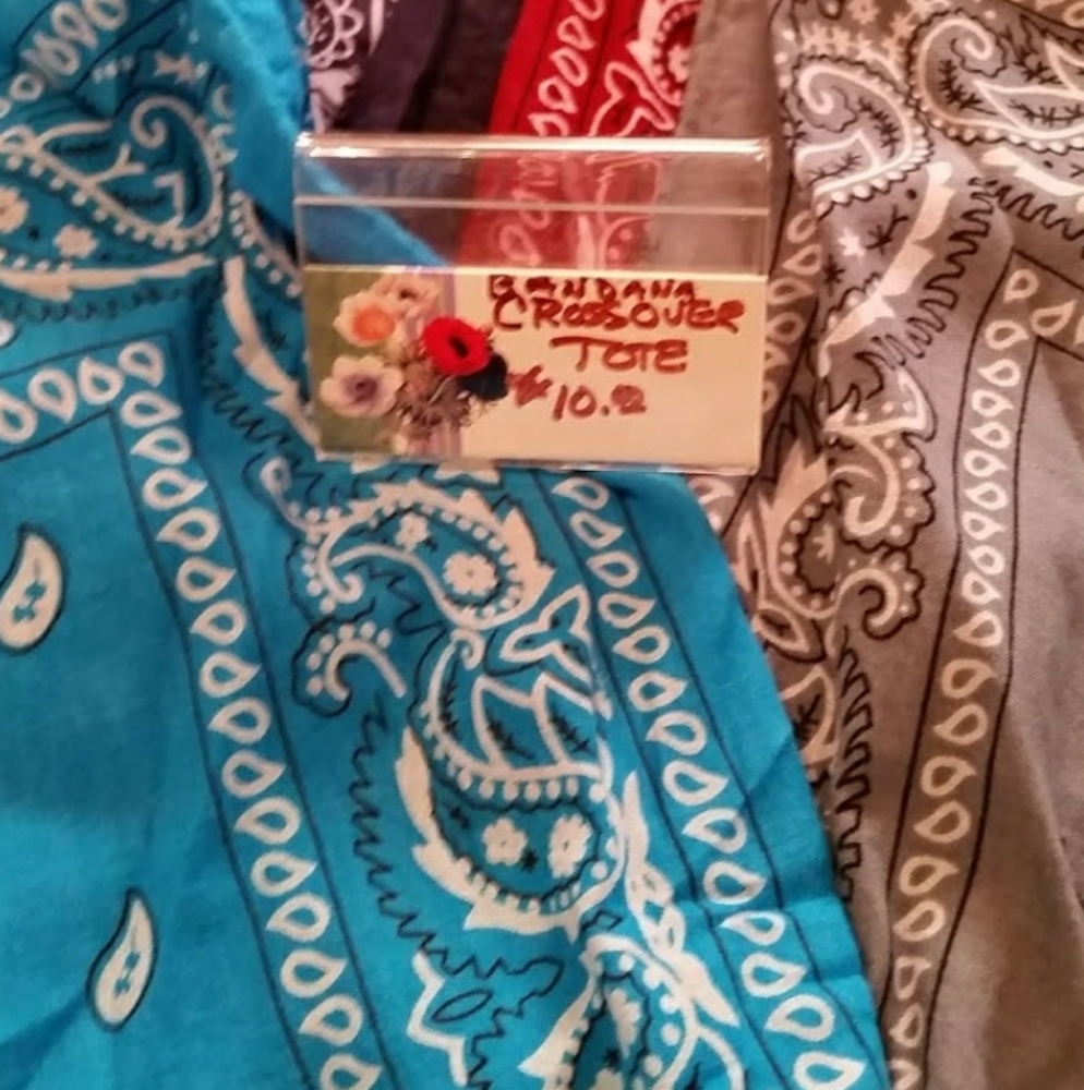 Crossover tote